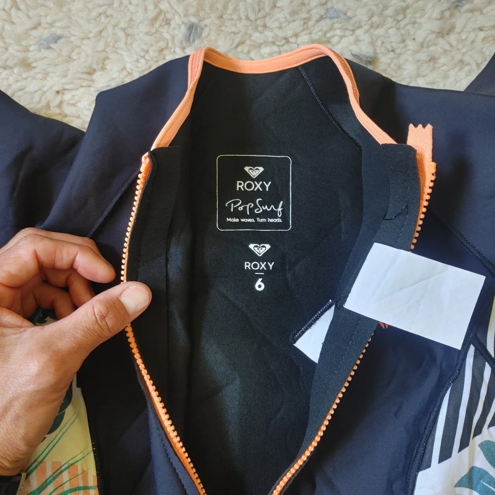Roxy Women's Black Wetsuit with Tropical Side Panels - Picture 4 of 7